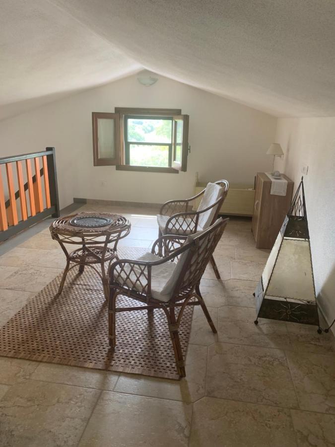 Casa Nerelie'S Guest House โอโรเซย ภายนอก รูปภาพ